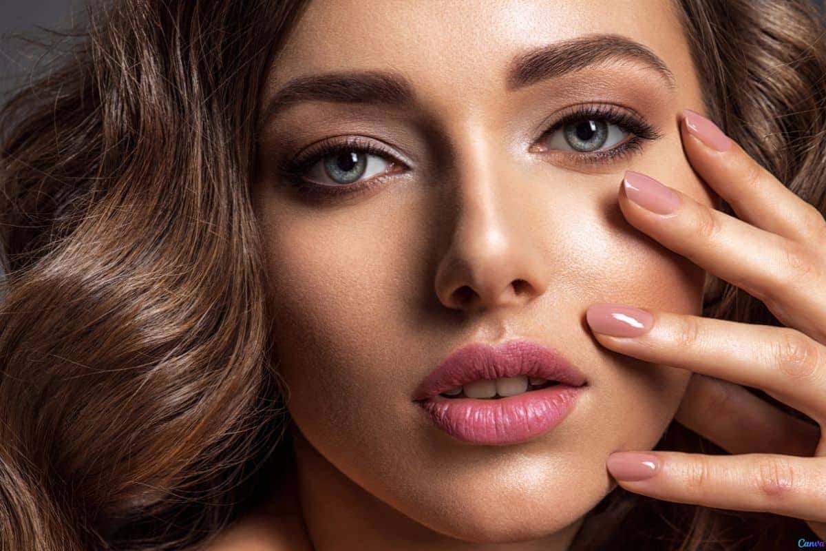 Como combinar unha e maquiagem sem pesar no visual