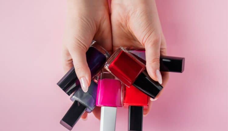 Como escolher a cor de esmalte ideal para eventos especiais
