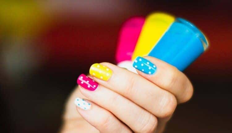 Como usar esmalte colorido sem parecer exagerado