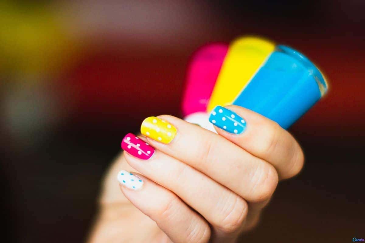 Como usar esmalte colorido sem parecer exagerado