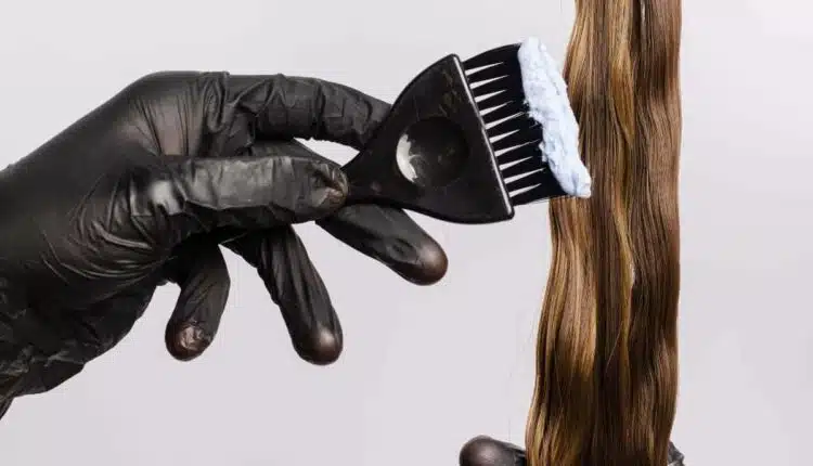 Cores de cabelo que dão brilho ao rosto sem química pesada