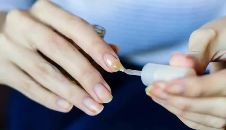 Esmalte descascando rápido? Veja como fazer durar mais nas unhas
