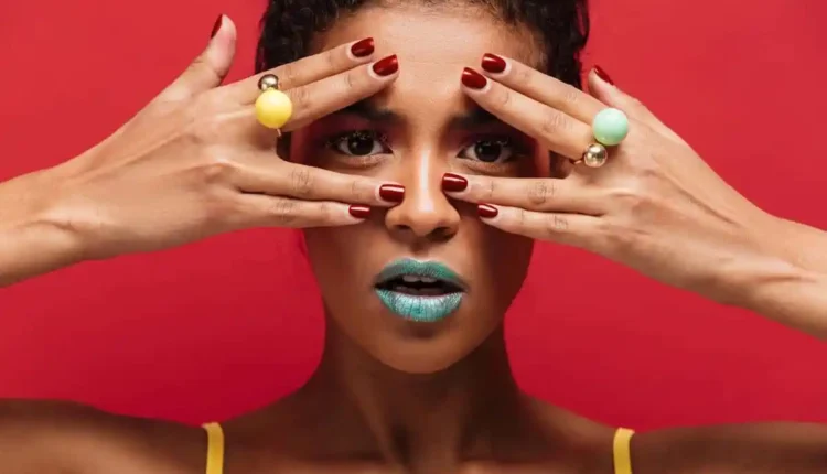 Esmalte vinho da Avon que parece de salão e não lasca fácil