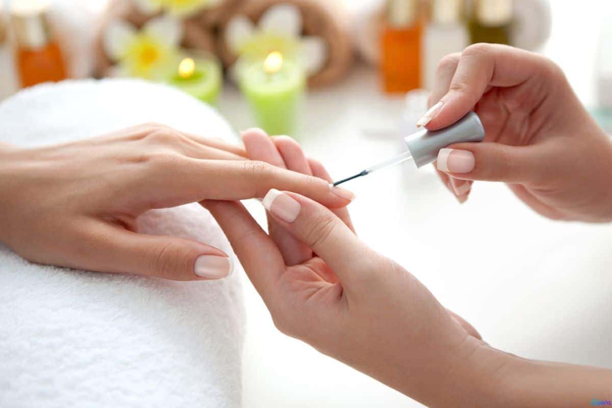 Essa base fortalecedora caseira ajuda até quem rói unha