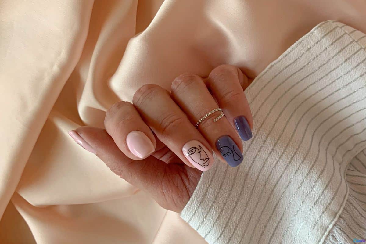 Essa combinação de tons transforma a unha em acessório