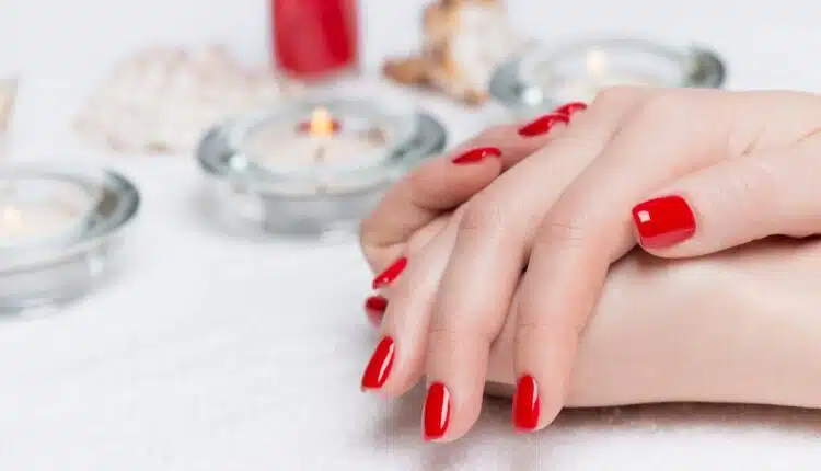 Como usar unhas curtas com estilo e muita personalidade