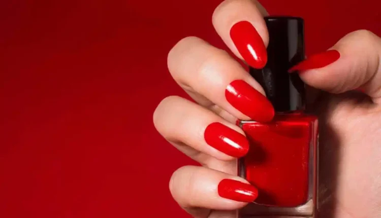 Misturinha fácil para seu esmalte durar dias sem descascar