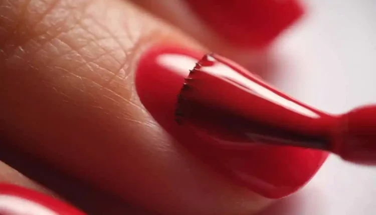 O esmalte da Risqué que deixa as unhas cheirosas por mais tempo
