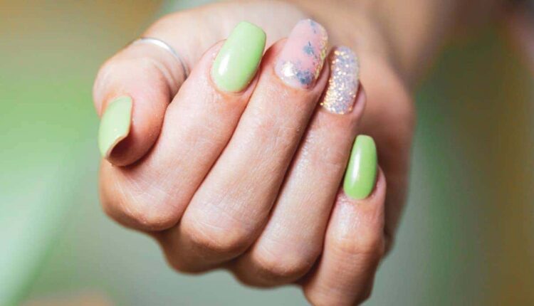 O truque fácil que faz qualquer esmalte ficar mais bonito