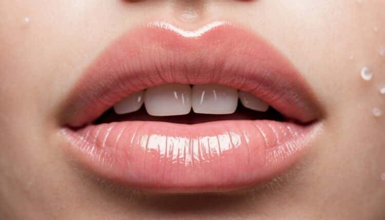 Lábios mais cheios e macios? Veja como o gloss Volumax ajuda