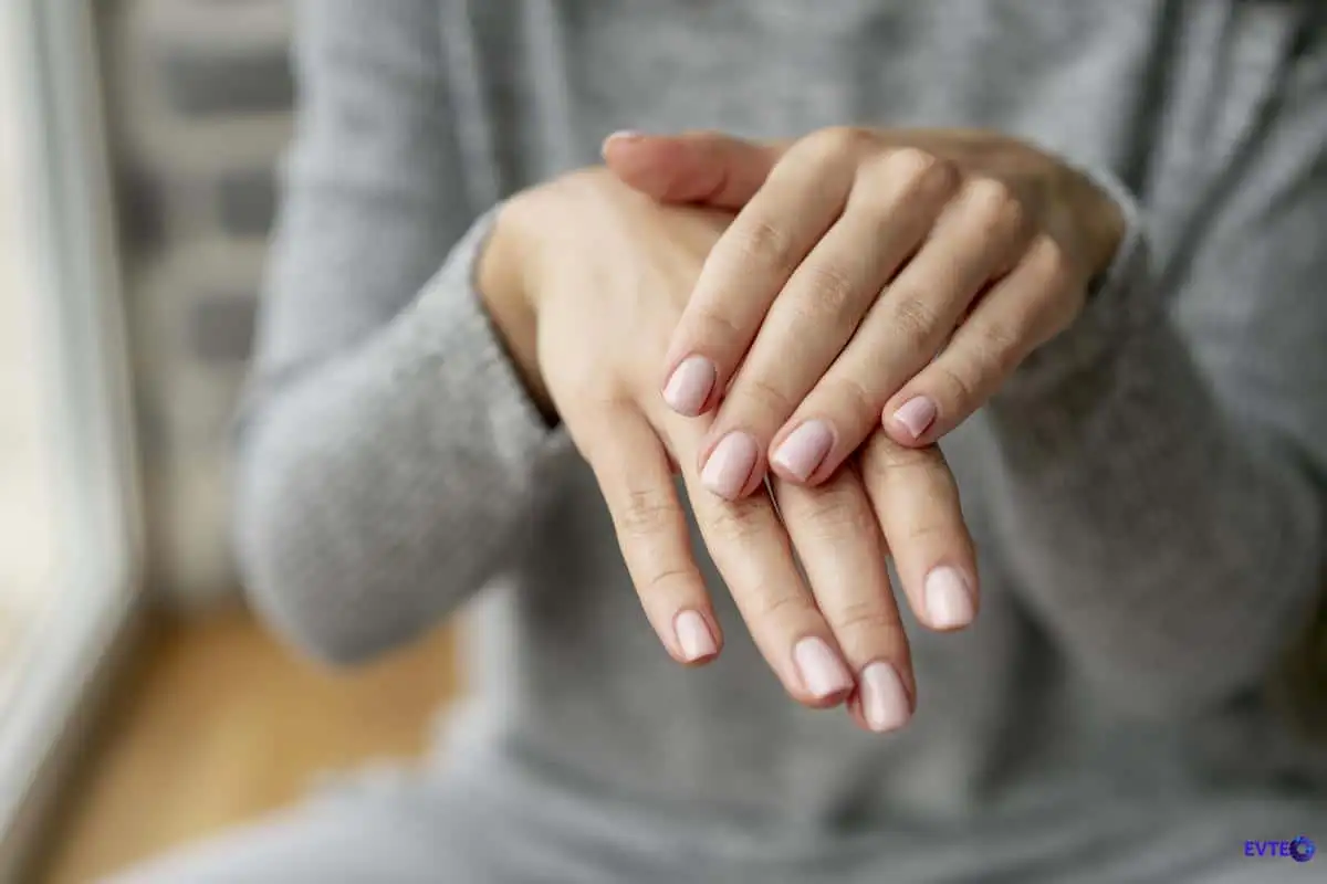 Unhas de gel minimalistas