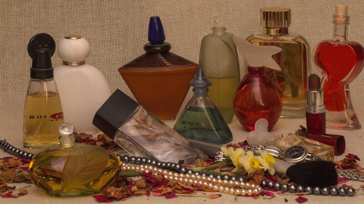 Perfumes de lux com cheiro de riqueza existem e você preciso sentir esses aromas; descubra quais são as melhores escolhas para sua rotina.