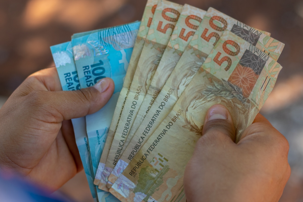 Vai investir em 2025? metade das mulheres planeja fazer isso; veja qual é o primeiro passo para conseguir fazer isso da melhor forma.