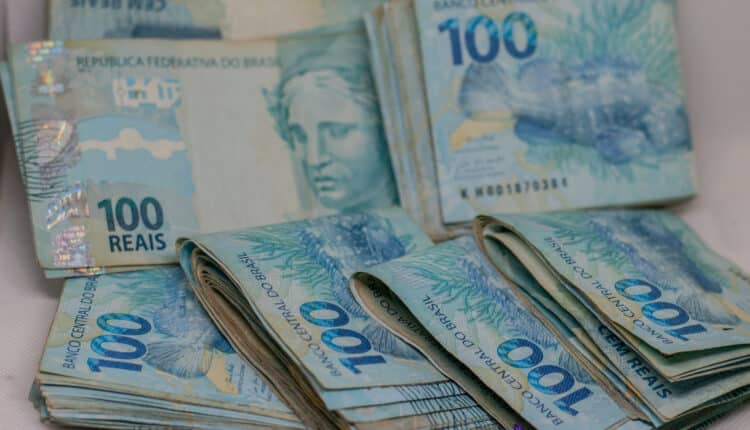 Caixa libera dinheiro para diversos brasileiros; entenda quem pode receber, o valor e sobre o que se trata essa nova notícia.
