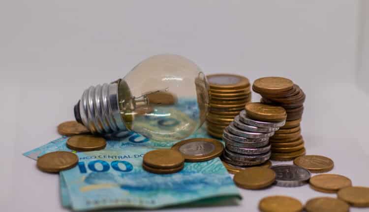 A conta de luz aumentou? Se prepare para o mês de julho, pois tem novidade dura de encarar pela frente.