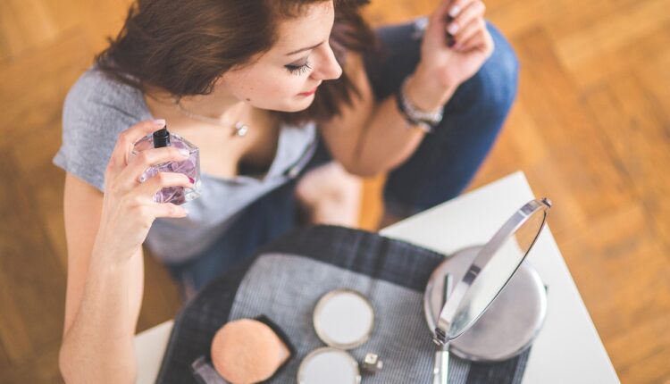Quer um perfume com cheiro de pessoa chique? Aprenda a usar um rótulo da Boticário para se transformar rapidamente.