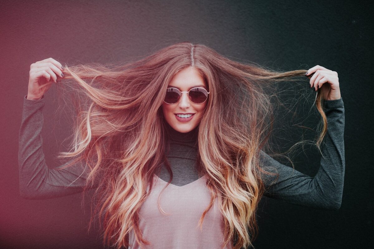 Existem cores de cabelo que você sempre pode apostar, sem medo de errar e se destacar de modo negativo na multidão.