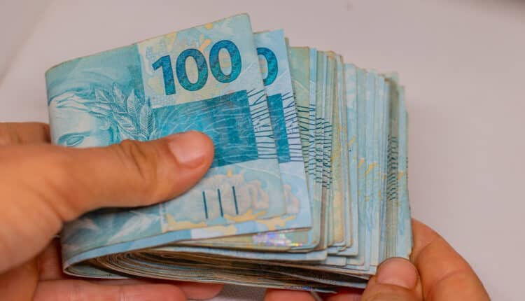 Há um jeito de se beneficiar com a aposentadoria e para isso é preciso seguir alguns passos simples explicados aqui.