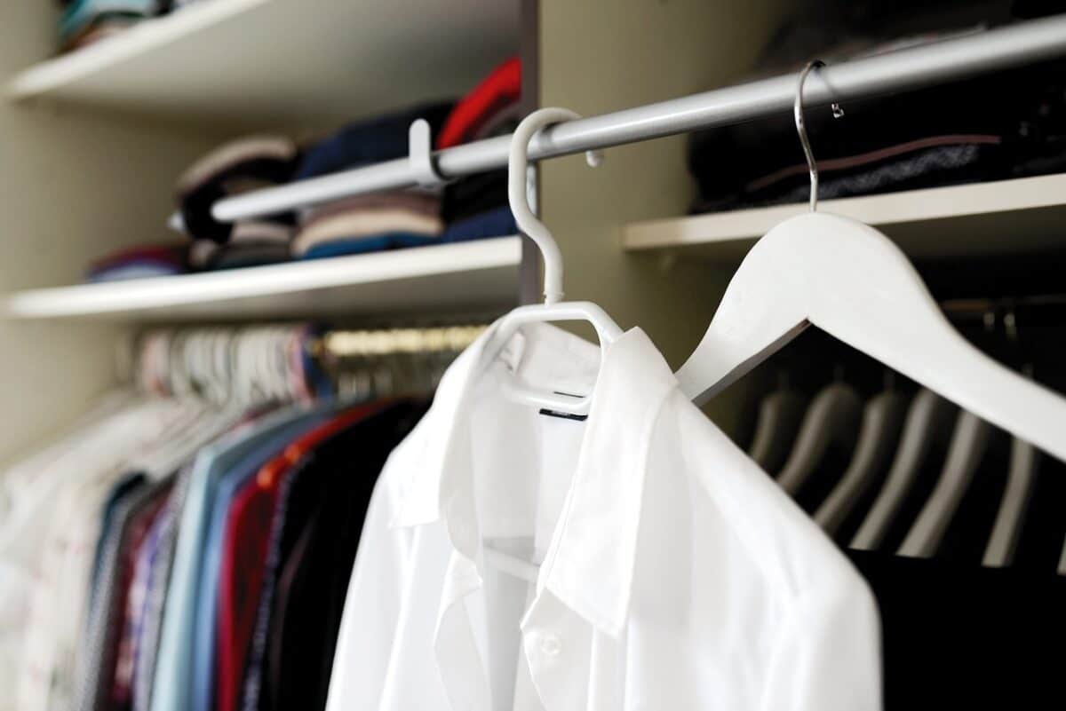 Bolinhas na roupa é um problema que atormenta sua vida? Veja como resolver de um jeito muito barato e fácil.