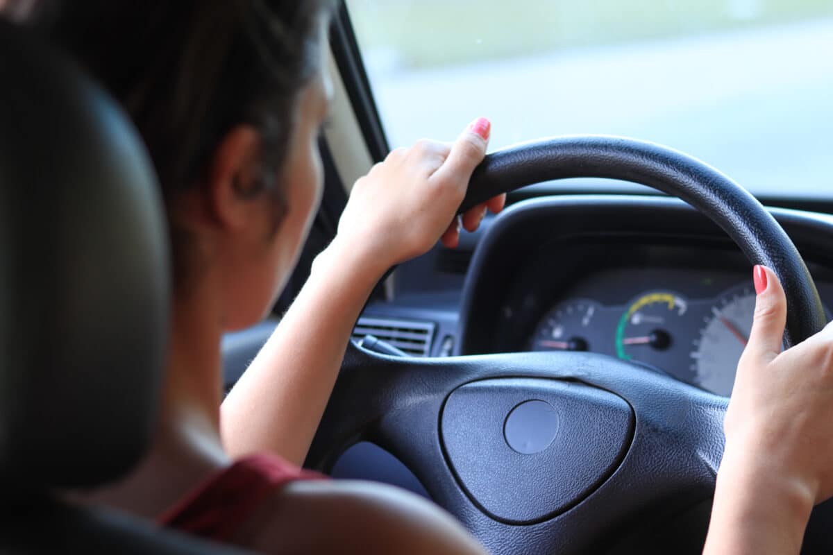 Nova pesquisa apresenta dados sobre a relação das mulheres com os carros e faz comparativo interessante para todos saberem.