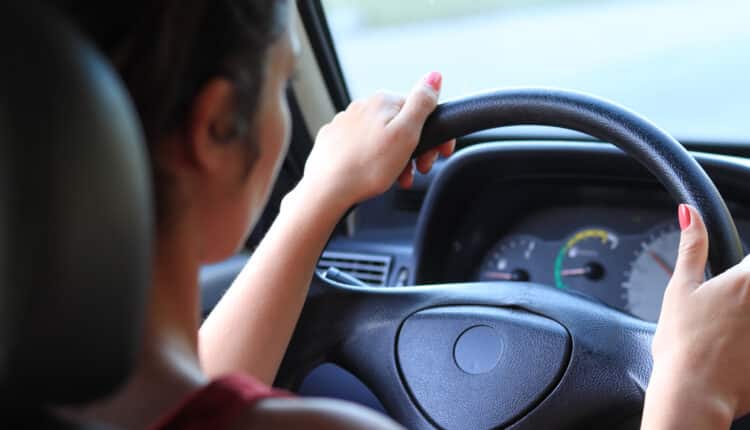 Nova pesquisa apresenta dados sobre a relação das mulheres com os carros e faz comparativo interessante para todos saberem.