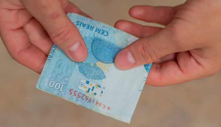 Seu CPF está na lista de quem pode receber R$ 200 do governo federal ainda este mês; descubra como funciona.