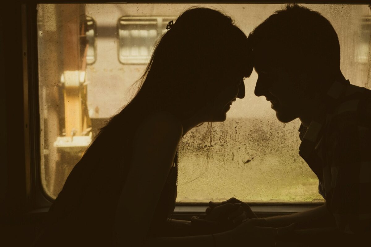 As relações modernas incluem conexões mais sinceras, mas que também estão além do que todos esperam do amor tradicional; entenda.