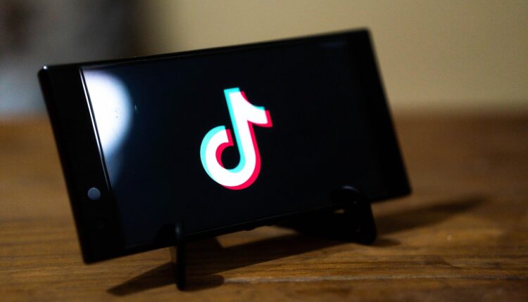 Tiktok com epidemia de TDAH? Entenda o que está por trás desse fenômeno e o que ele represente de verdade mesmo.