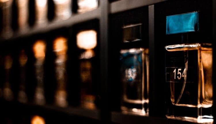Existem perfumes que não são tão caros, mas podem surpreender até as pessoas que amam os cheiros mais finos do mercado e com preços exorbitantes; veja mais agora.