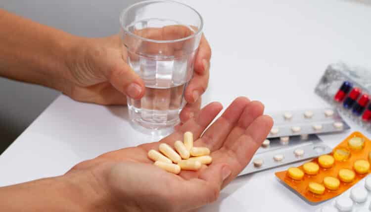 O anti-inflamatório que você toma para aliviar sua dor é o responsável por comprometer sua saúde no futuro; tome cuidado com ele.