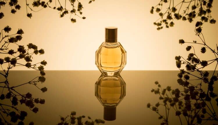 Pode até não ser produzido no oriente, mas esse pode ser considerado um perfume árabe, já que seu aroma é marcante e bastante refinado.
