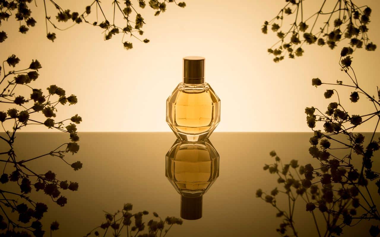 Pode até não ser produzido no oriente, mas esse pode ser considerado um perfume árabe, já que seu aroma é marcante e bastante refinado.