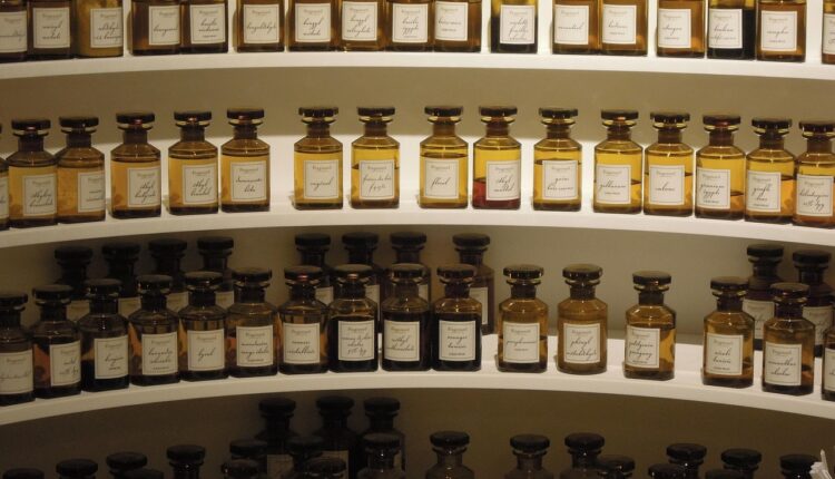 Existe um perfume que pode realçar sua personalidade, mas você nem sabia disso; aprenda o que é preciso para se dar bem nesse assunto.