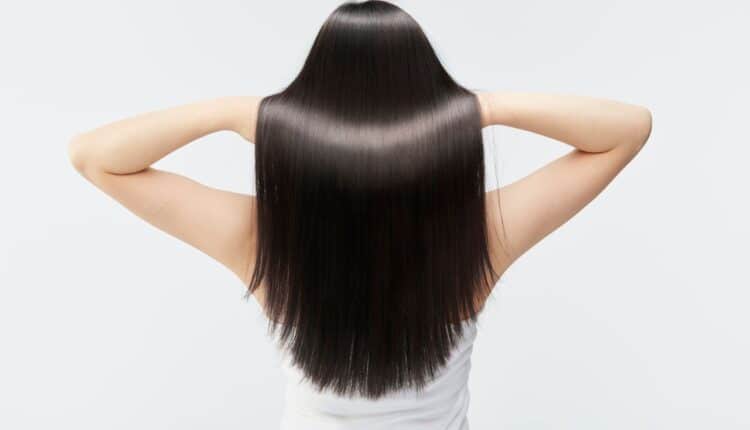 Entenda a verdade sobre como fazer creme que alisa cabelo em casa e não seja mais enganada pelas propagandas falsas da internet.