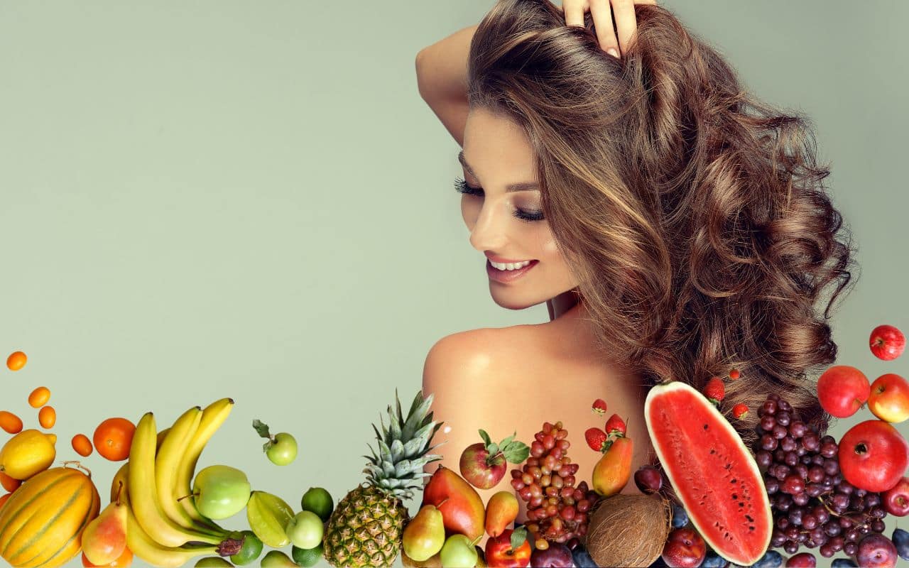 Frutas que você pode se surpreender ao passar no cabelo; descubra quais são elas e como fazer isso do jeito certo.