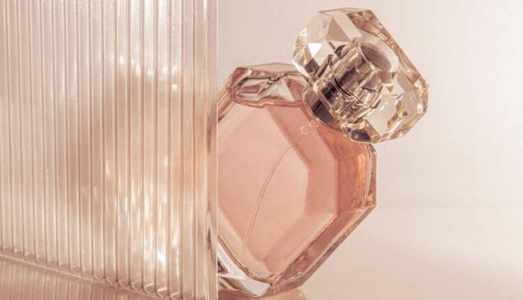 Perfume não precisa ser caro para ser bom. Existem 3 produtos que comprovam isso com muita facilidade e que você não conhecia ainda.