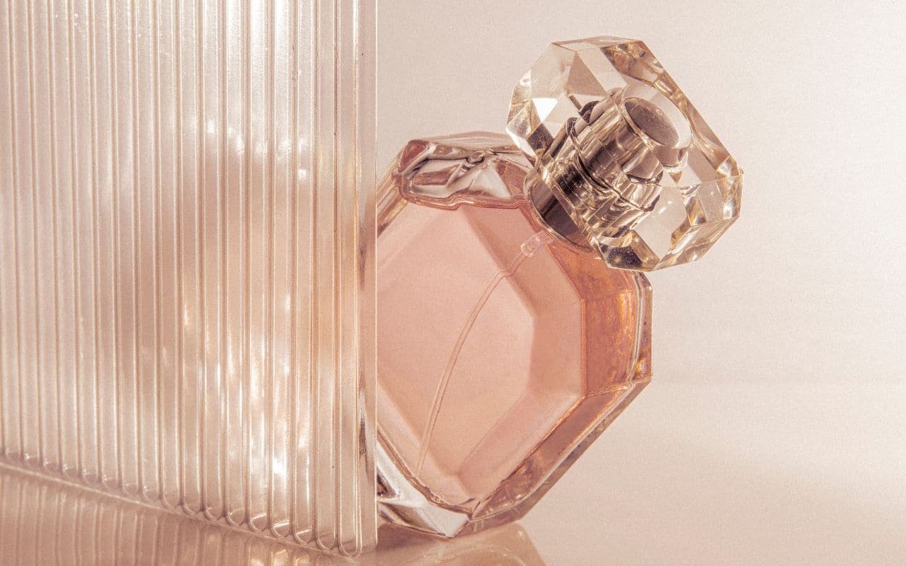 Perfume não precisa ser caro para ser bom. Existem 3 produtos que comprovam isso com muita facilidade e que você não conhecia ainda.